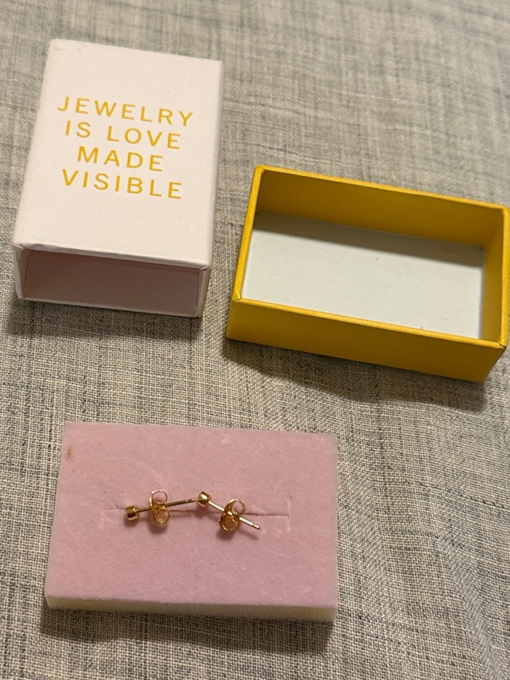 Maison Miru tiny sapphire studs in 14k gold - NEW IN BOX - Picture 5 of 5